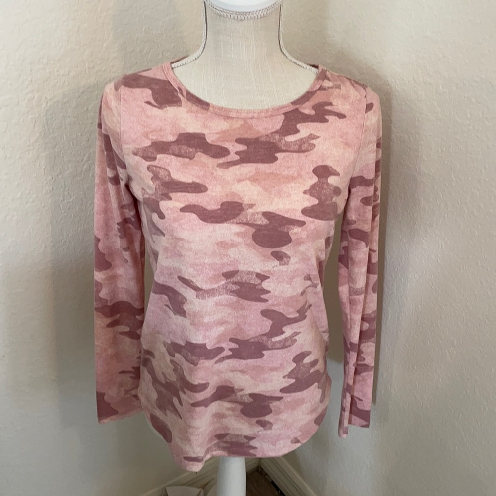 Mudd Woman’s Long Sleeve Pink Camouflage Style Top Size Small